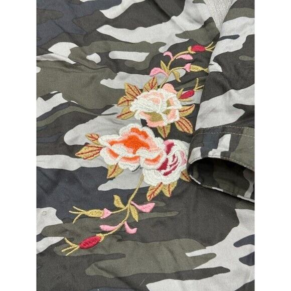 Soft Surrounding Womens Button Down Shirt Top Embroidered Floral Camo Size XS - Picture 5 of 11